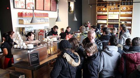 starbucks königsplatz|Die Eröffnung des Starbucks am Königsplatz .